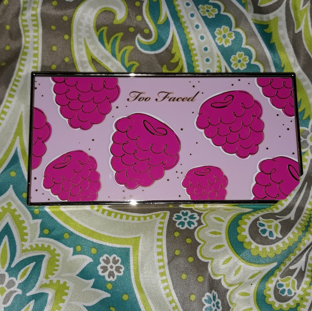 Too Faced Razzle Dazzle Berry eyeshadow palette